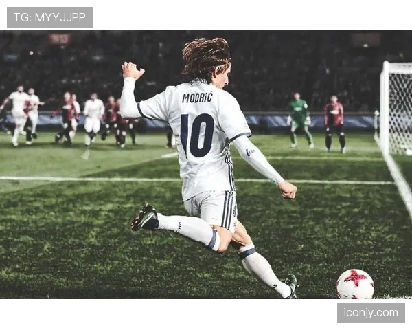 哈维如何通过高位逼抢重塑中场角色：关键战中的战术转型解析