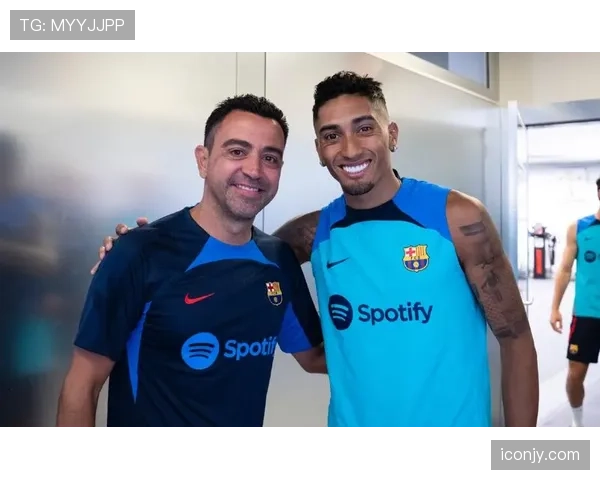 拉菲尼亚训练完顺手给老婆转了六位数零花钱